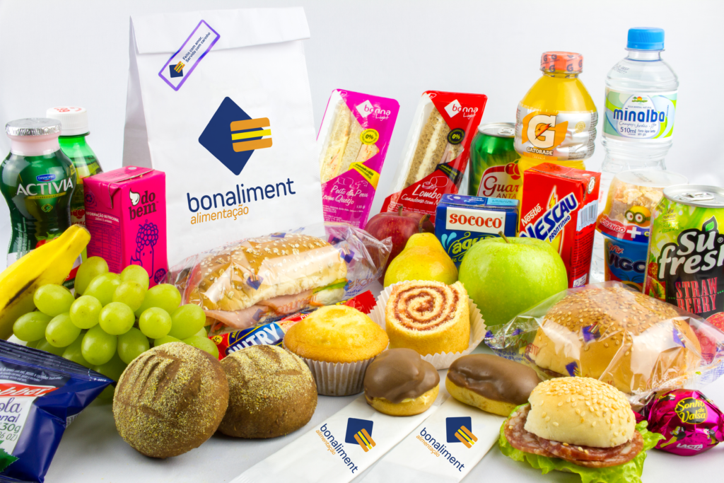 Kit Lanche para E-commerce e Centros de Distribuição Bonaliment com frutas, sanduíches e bebidas variadas
